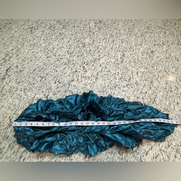VT LUXE DRESSY SCARF ,Sea Blue,Turquoise. New With Tags. Shiny Beautiful. Formal - Picture 10 of 12